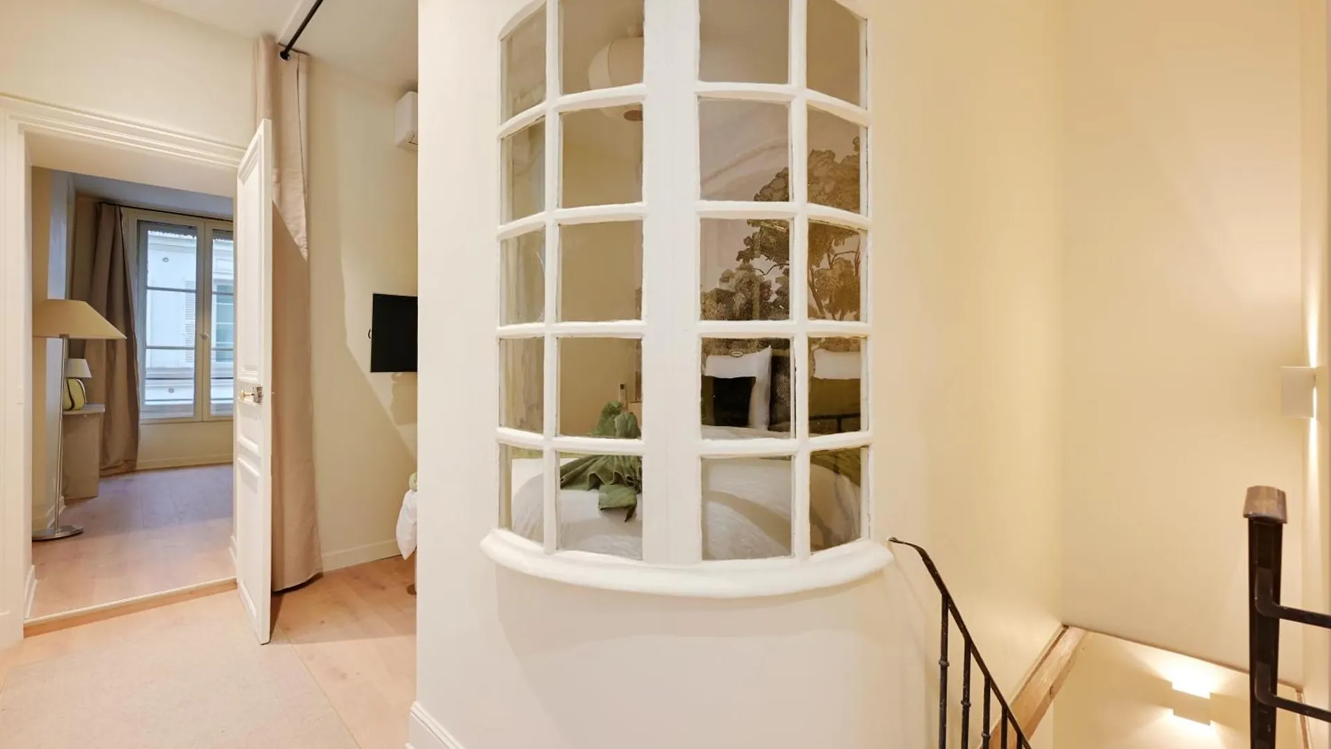 Appartement Triplex A Saint-Germain-Des-Pres Paris Apartment
